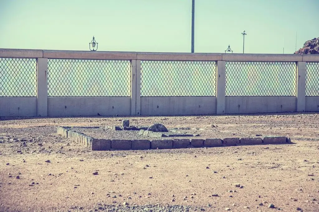 Nearby Landmarks Around Uhud Martyrs Square